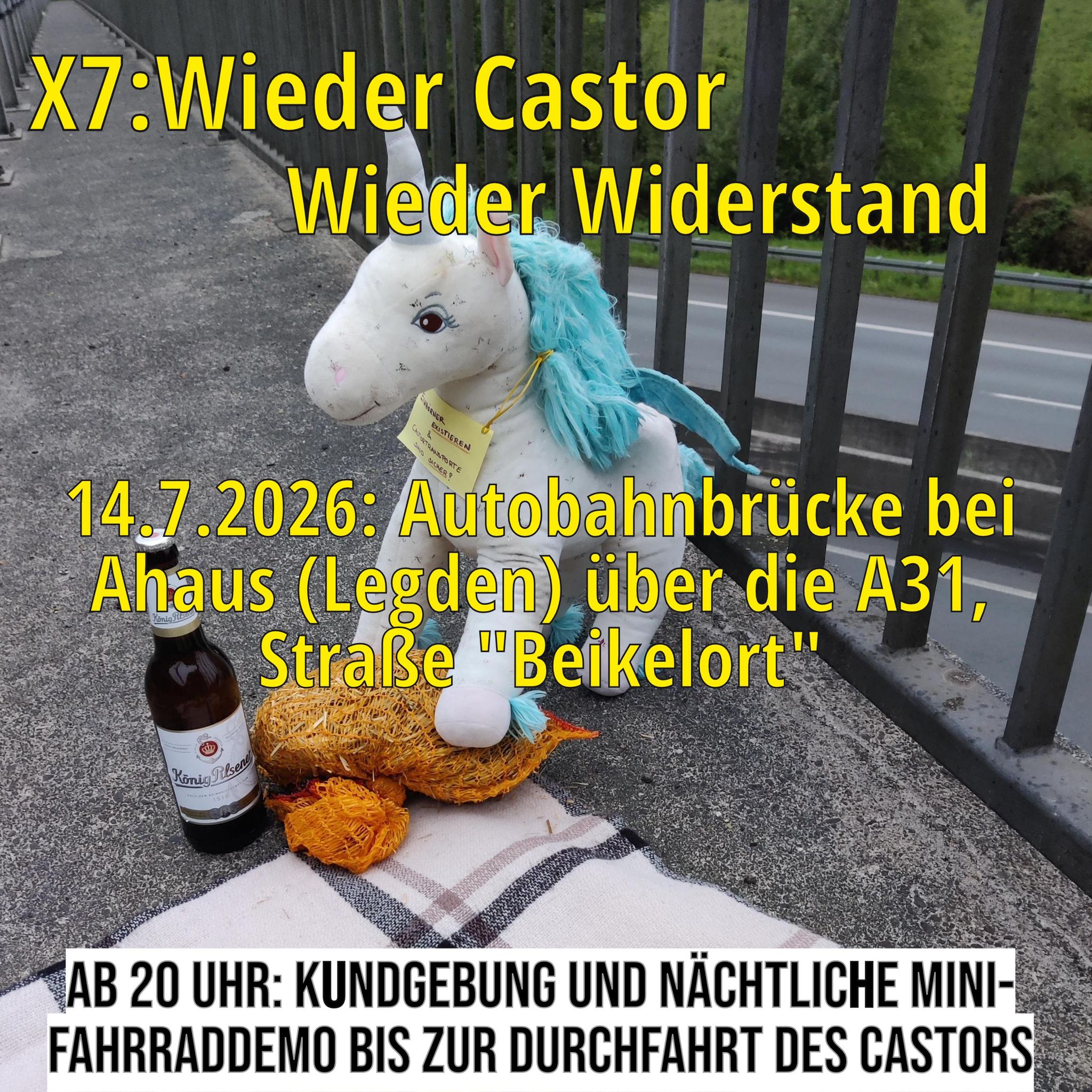 Das Bild zeigt ein Stoff-Einhorn auf der Autobahnbrücke bei Ahaus über die A31 mit der Aufforderung zur Teilnahme an der Kundgebung am 14. Juli 2026.