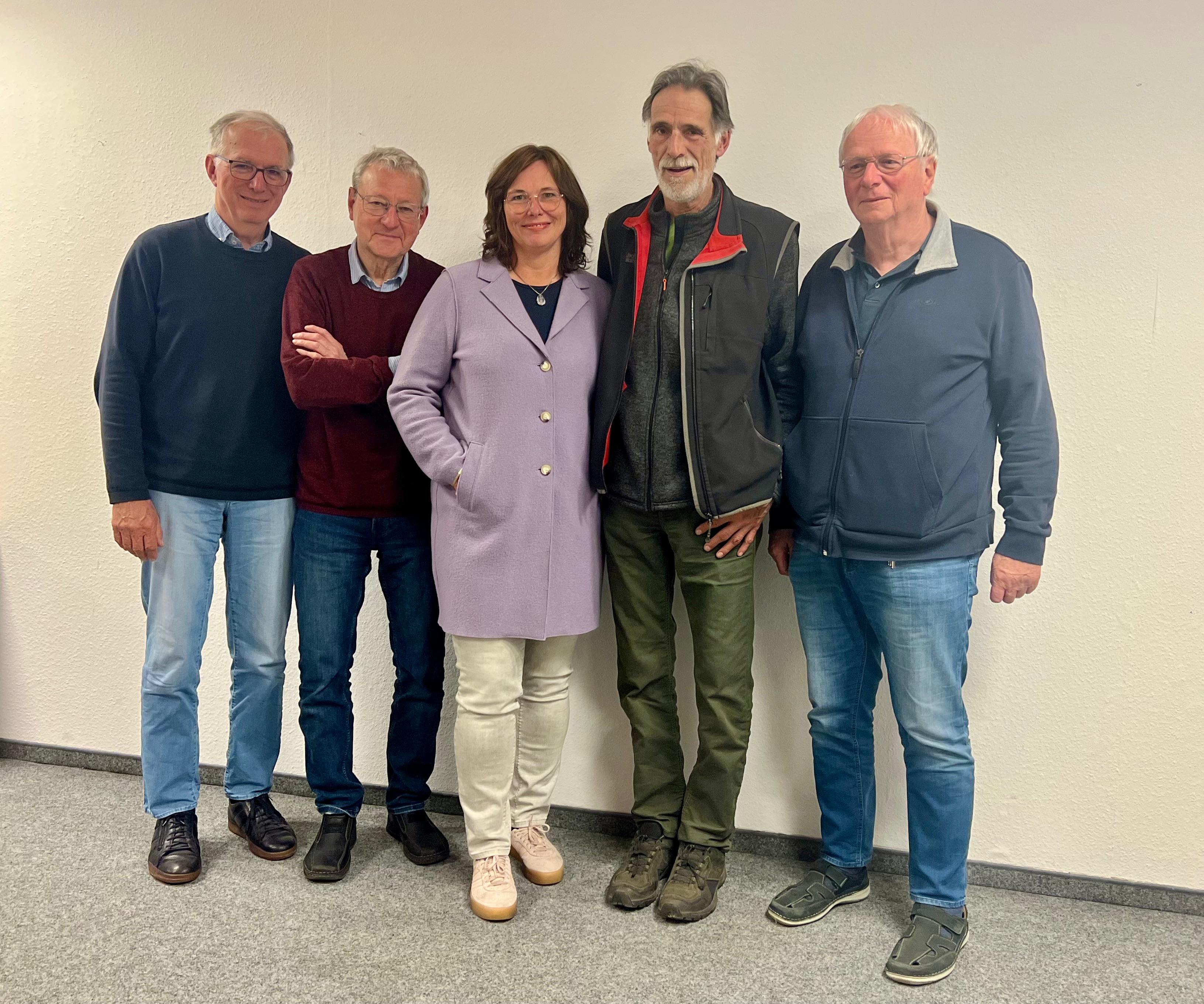 Der neu gewählte BI-Vorstand. Auf dem Bild zu sehen sind von links nach rechts: Bernd Overkamp, Hartmut Liebermann, Annika Enzmann, Heiner Möllers und Felix Ruwe.
